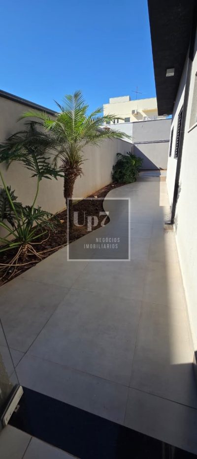 CASA COM 03 SUÍTES E ÁREA DE LAZER AMPLA À VENDA NO CONDOMÍNIO QUINTA RANIERI GREEN, EM BAURU/SP.