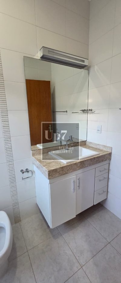 CASA COM 03 SUÍTES E ÁREA DE LAZER AMPLA À VENDA NO CONDOMÍNIO QUINTA RANIERI GREEN, EM BAURU/SP.