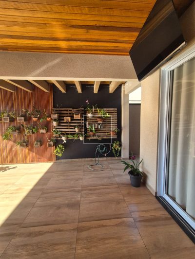 CASA COM 03 SUÍTES E ESCRITÓRIO PARA ALUGAR NO CONDOMÍNIO MORADA DO SOL, EM PIRATININGA/SP.