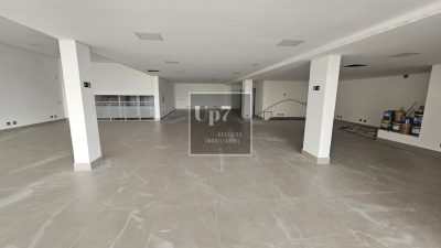 LOJA COMERCIAL COM 350M² PARA ALUGAR NO TRIANON MARKET, EM BAURU.