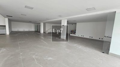 LOJA COMERCIAL COM 350M² PARA ALUGAR NO TRIANON MARKET, EM BAURU.