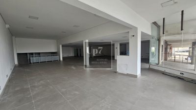 LOJA COMERCIAL COM 350M² PARA ALUGAR NO TRIANON MARKET, EM BAURU.