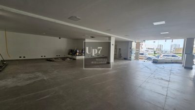 LOJA COMERCIAL COM 350M² PARA ALUGAR NO TRIANON MARKET, EM BAURU.
