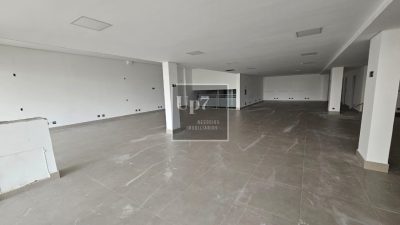 LOJA COMERCIAL COM 350M² PARA ALUGAR NO TRIANON MARKET, EM BAURU.