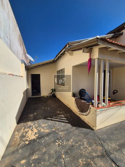 VENDA - CASA DE 02 DORMITÓRIOS - JD. ESTORIL