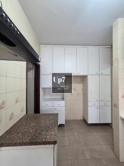 CASA COM 04 QUARTOS E PISCINA PARA ALUGAR NA VILA UNIVERSITÁRIA, EM BAURU/SP.
