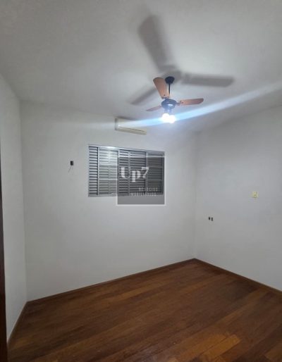 CASA COM 04 QUARTOS E PISCINA PARA ALUGAR NA VILA UNIVERSITÁRIA, EM BAURU/SP.