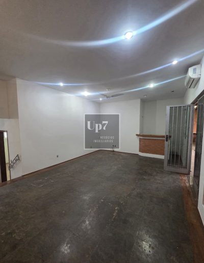 CASA COM 04 QUARTOS E PISCINA PARA ALUGAR NA VILA UNIVERSITÁRIA, EM BAURU/SP.