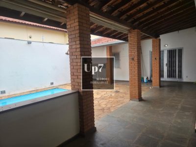 CASA COM 04 QUARTOS E PISCINA PARA ALUGAR NA VILA UNIVERSITÁRIA, EM BAURU/SP.
