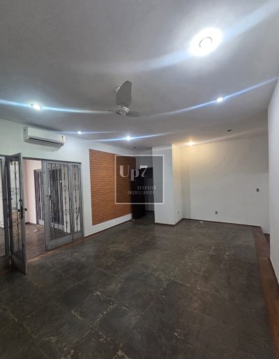 CASA COM 04 QUARTOS E PISCINA PARA ALUGAR NA VILA UNIVERSITÁRIA, EM BAURU/SP.