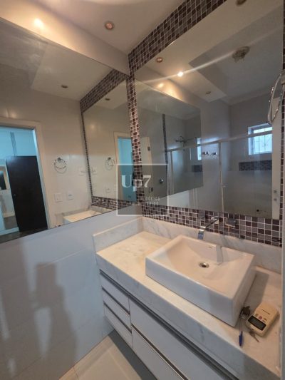 CASA COM 04 QUARTOS E PISCINA PARA ALUGAR NA VILA UNIVERSITÁRIA, EM BAURU/SP.