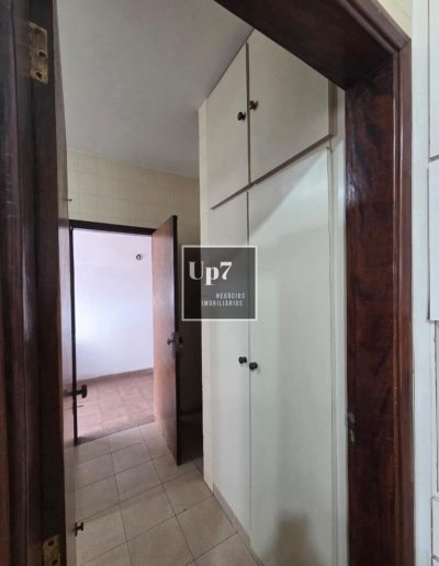 CASA COM 04 QUARTOS E PISCINA PARA ALUGAR NA VILA UNIVERSITÁRIA, EM BAURU/SP.