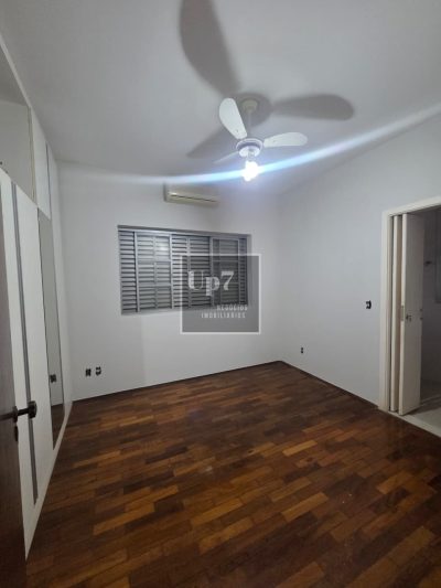 CASA COM 04 QUARTOS E PISCINA PARA ALUGAR NA VILA UNIVERSITÁRIA, EM BAURU/SP.