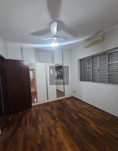 CASA COM 04 QUARTOS E PISCINA PARA ALUGAR NA VILA UNIVERSITÁRIA, EM BAURU/SP.