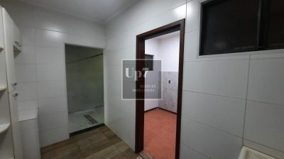 LOCAÇÃO - EXCELENTE CASA COM 04 DORMITÓRIOS, SENDO 01 SUÍTE NO NOVO JD. PAGANI EM BAURU-SP