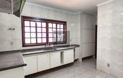 SOBRADO COM 03 QUARTOS À VENDA PRÓXIMO À ITE, EM BAURU-SP.