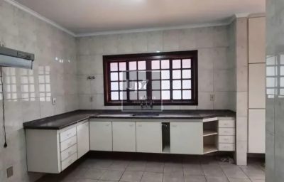 SOBRADO COM 03 QUARTOS À VENDA PRÓXIMO À ITE, EM BAURU-SP.