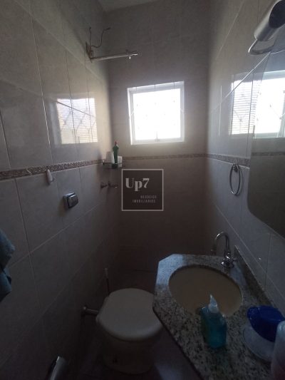 CASA REFORMADA COM 03 QUARTOS À VENDA NO JARDIM JUSSARA, EM BAURU/SP.