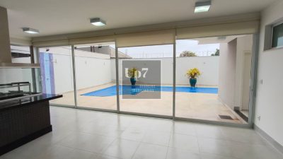 CASA AMPLA COM 04 SUÍTES PARA ALUGAR NO CONDOMÍNIO VILLA LOBOS, EM BAURU-SP.