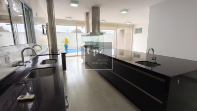 CASA AMPLA COM 04 SUÍTES PARA ALUGAR NO CONDOMÍNIO VILLA LOBOS, EM BAURU-SP.