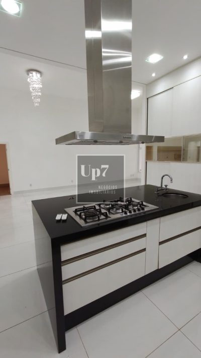 CASA AMPLA COM 04 SUÍTES PARA ALUGAR NO CONDOMÍNIO VILLA LOBOS, EM BAURU-SP.